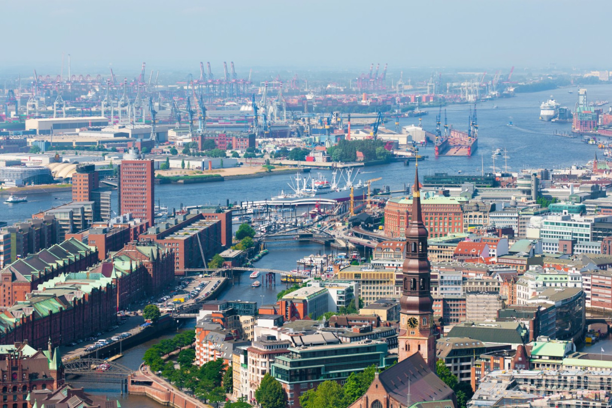 Hamburgas yra didžiausias Vokietijos uostamiestis. - Vokiečių prekybos sistemos hamburgas