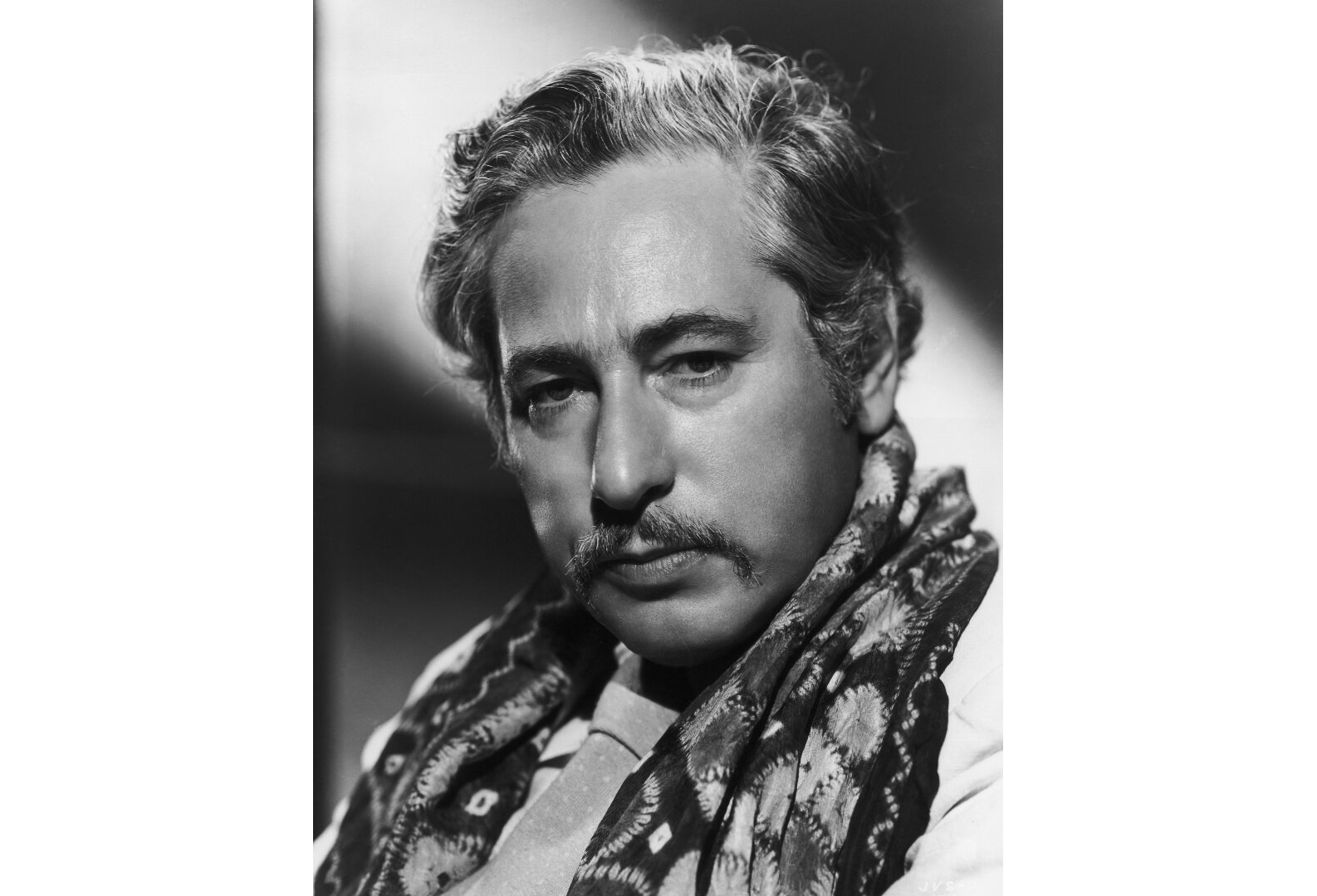 Von sternberg. Джозеф фон Штернберг. Штернберг Режиссер. Йозеф фон Штернберг немецкий Режиссер. Ричард фон Стернберг.
